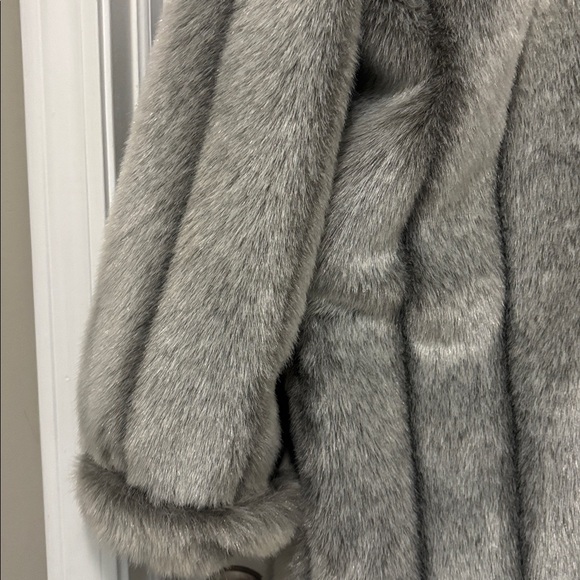 Dennis Basso Luxurious Silver Gray Faux Fur Coat Size Large L - Picture 12 of 16